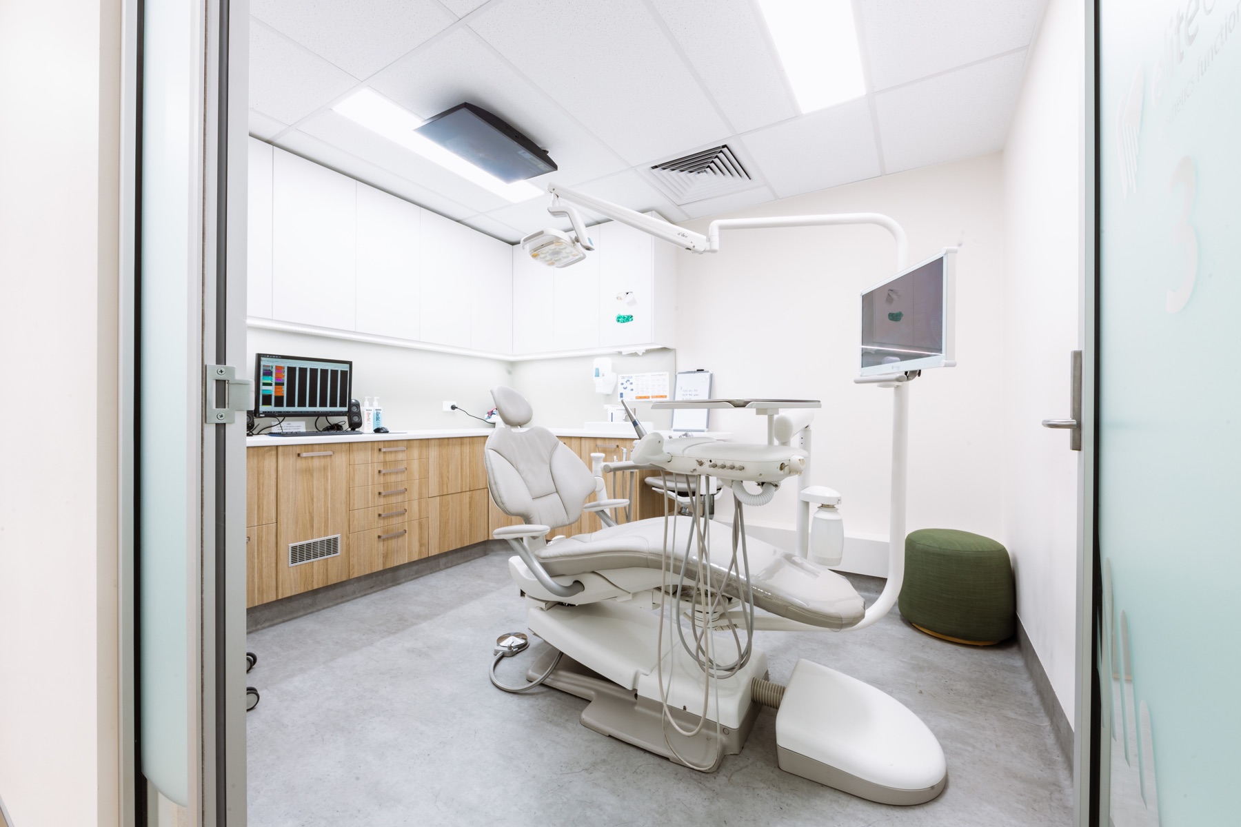 Newtown Elite Dental care for dental veneers